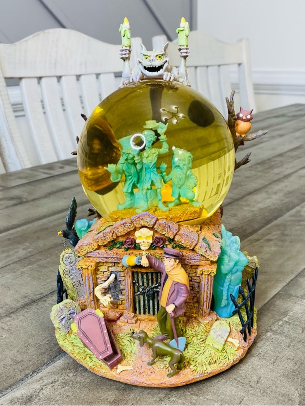 Disney Haunted Mansion Grinning Ghost Music Movement And Lighted Snow Globe RARE